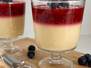 Palenta puding sa voćnim prelivom