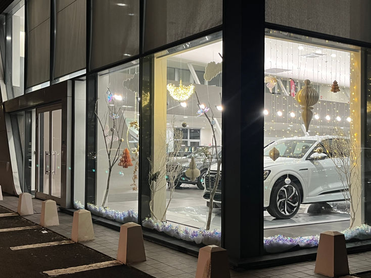 CHRISTMAS DECOR 24 - AUDI SHOWROOM 