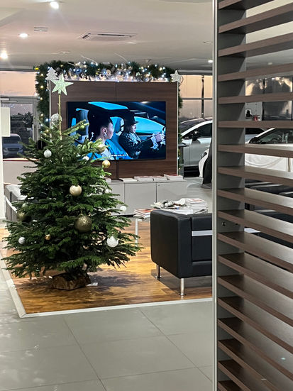 DÉCORATION DE NOËL 2024 - SHOWROOM MERCEDES