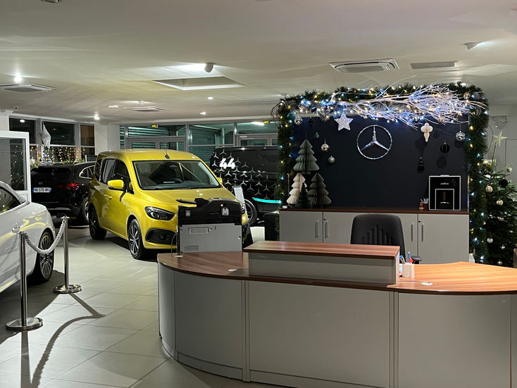DÉCORATION DE NOËL 2024 - SHOWROOM MERCEDES