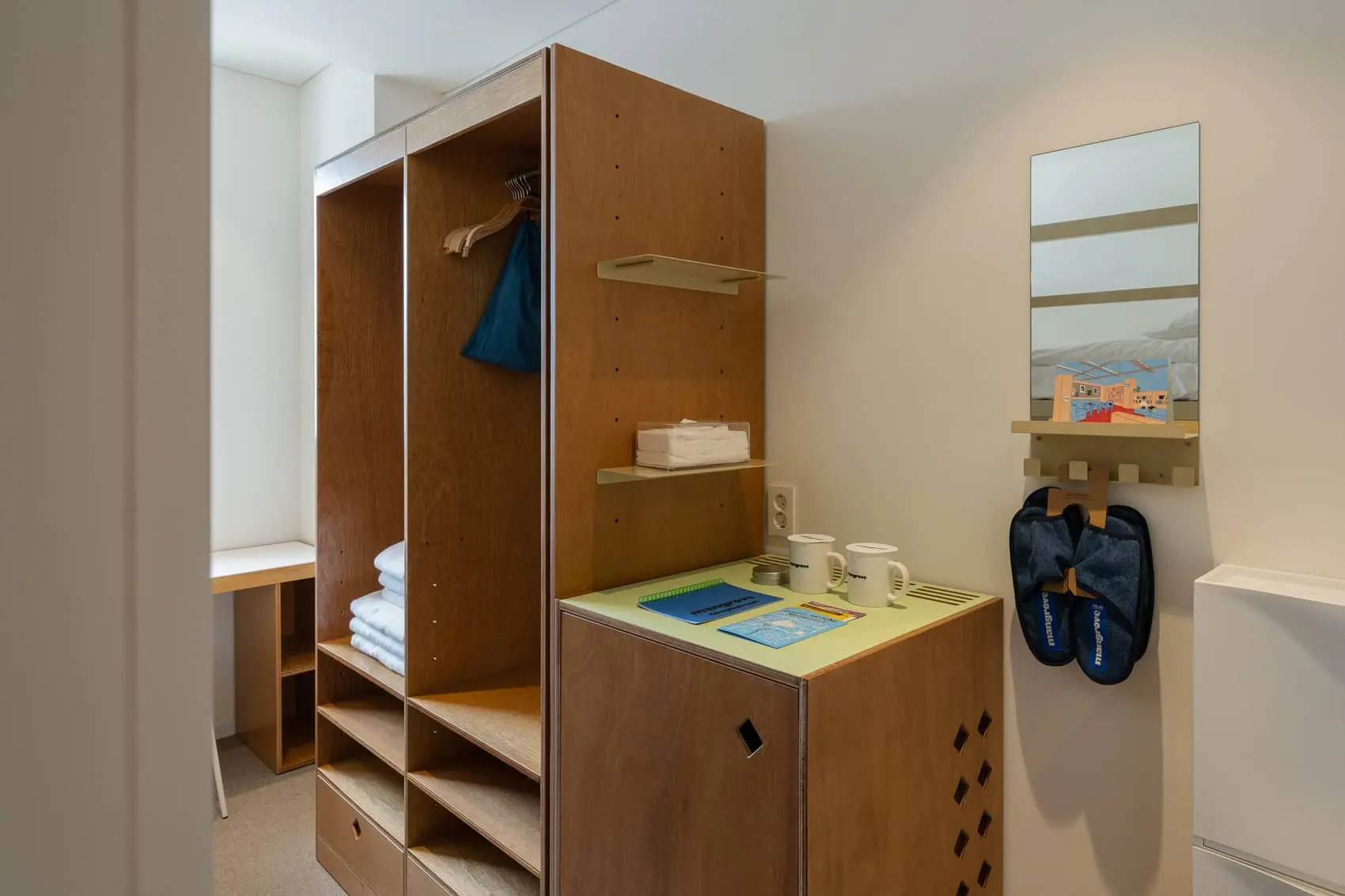 首爾住宿 Mangrove 的內部房型有很多櫃子