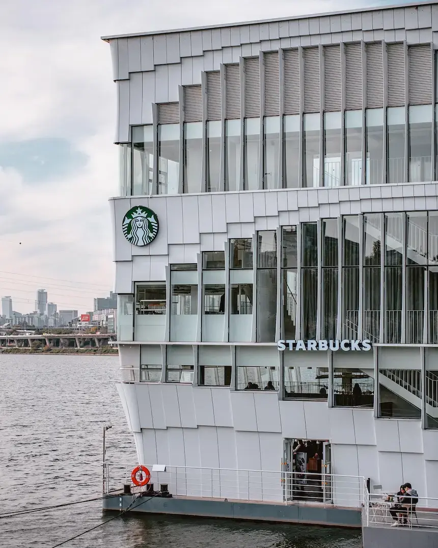 首爾咖啡廳 水上星巴克 「星巴克波浪藝術中心店」