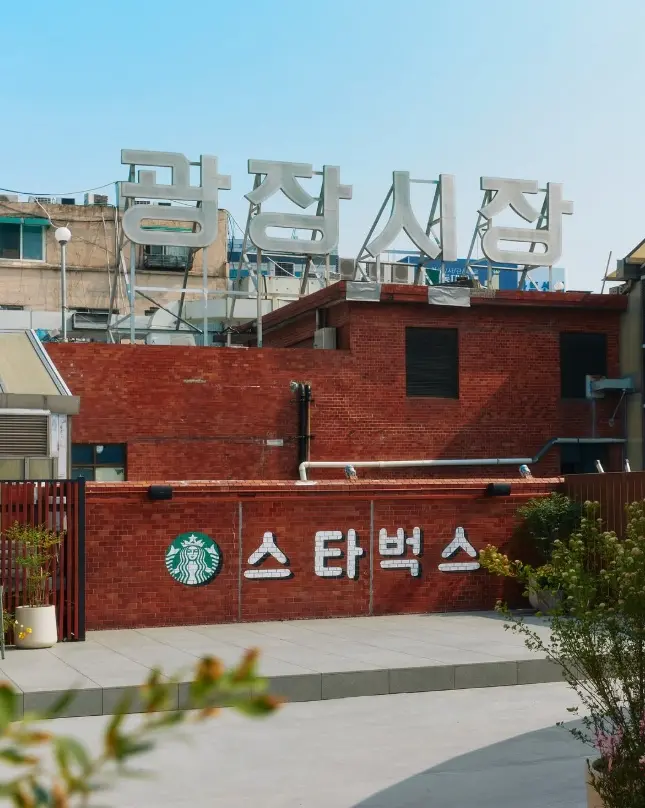 首爾咖啡廳 星巴克廣藏市場門市頂樓有戶外用餐區
