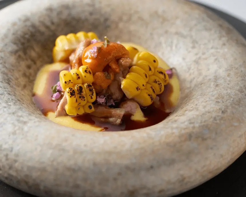 東京神樂坂的 HASABON 主打以茶飲佐精緻餐點 