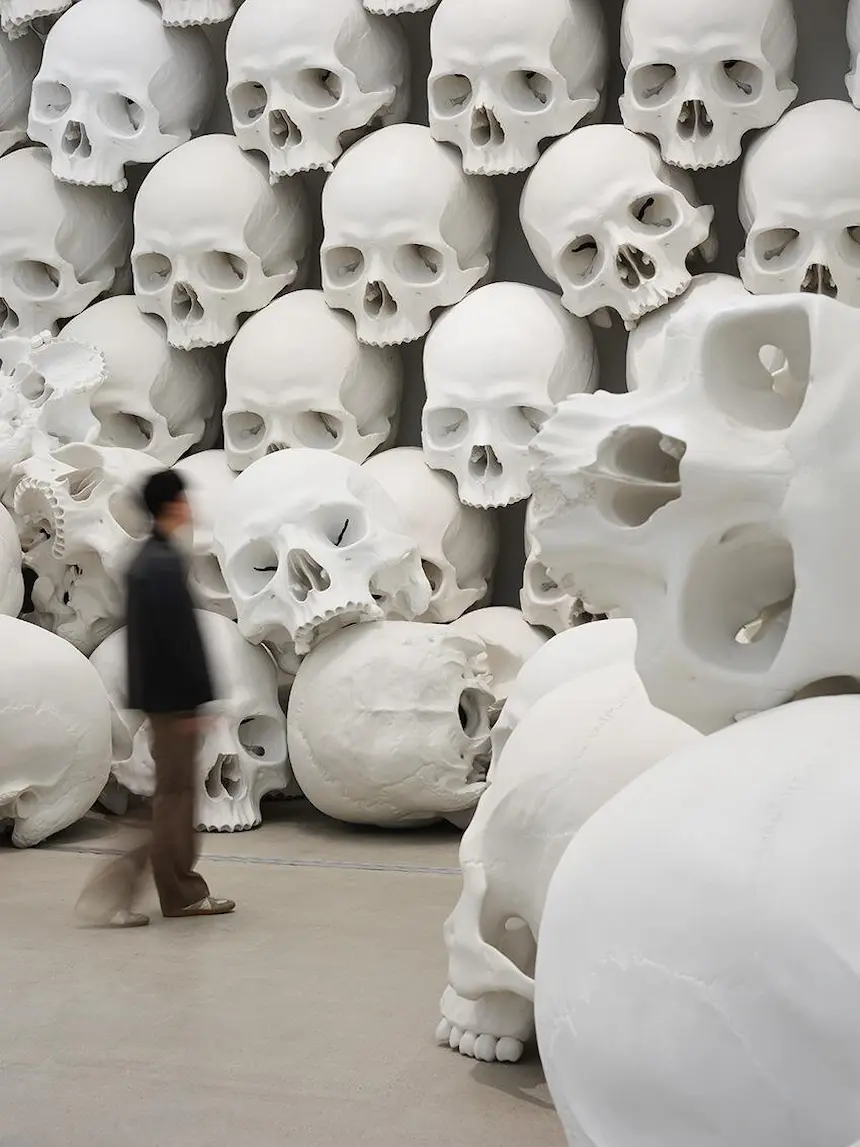 Ron Mueck《朗·繆克》的作品群體Mass 於東京森美術館展出