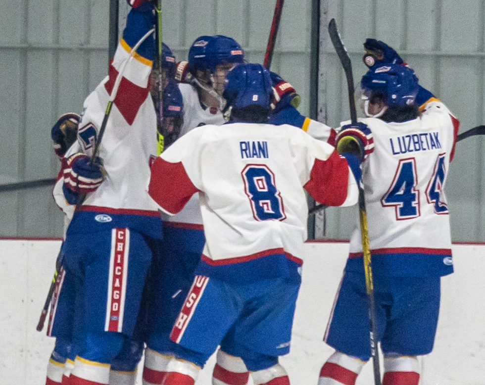 Chicago Crush Elite celebrate the sweep | Photo by Beverly Buchinger