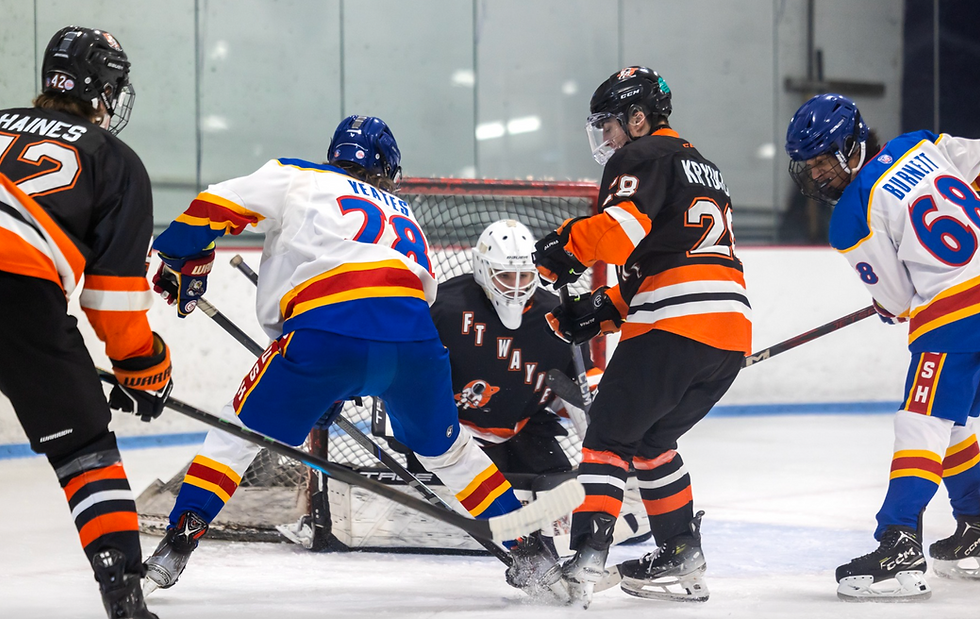 Chicago Crush fight for the rebound | Photo by Beverly Buchinger