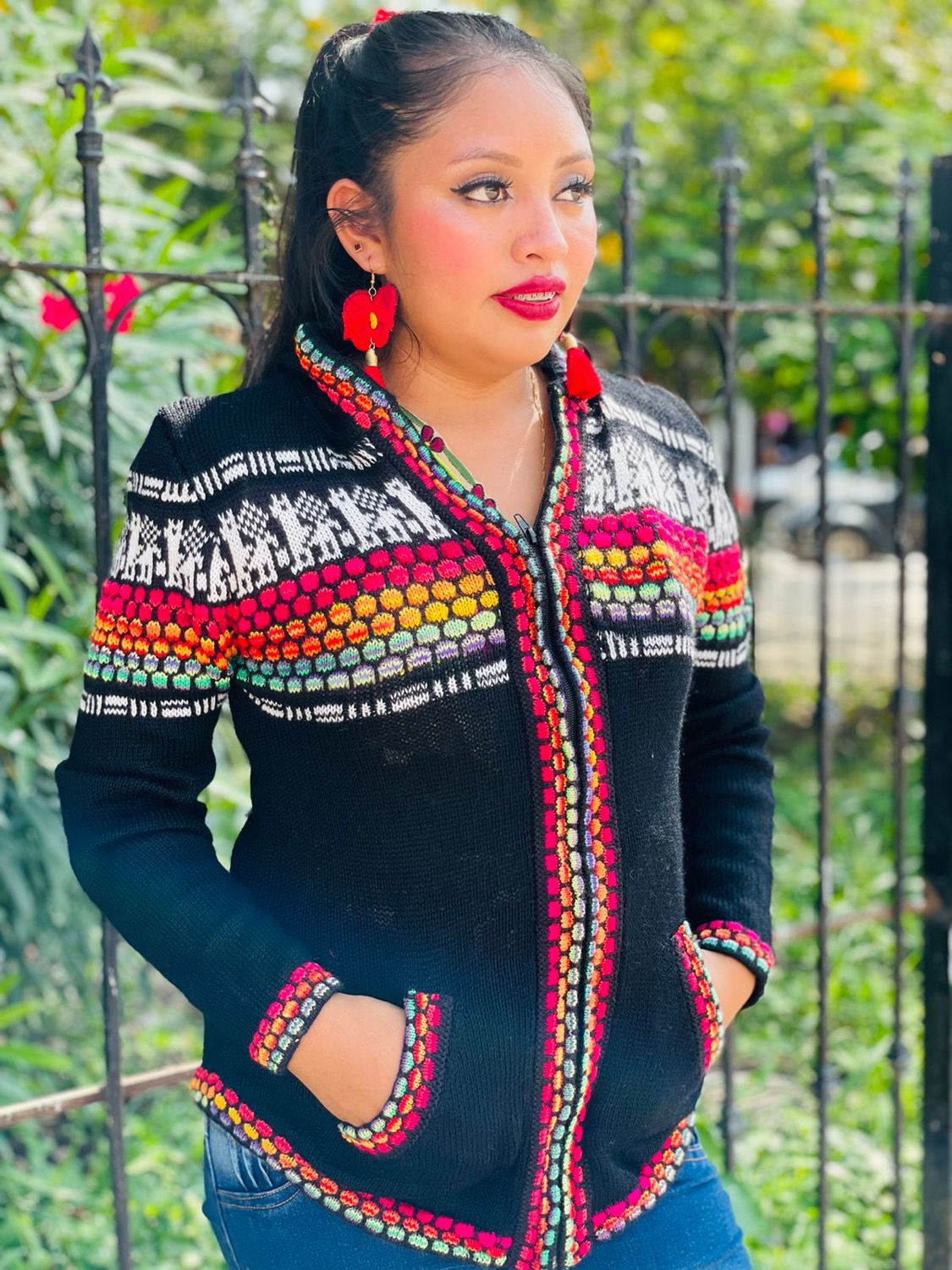 Modelo sudadera colorín