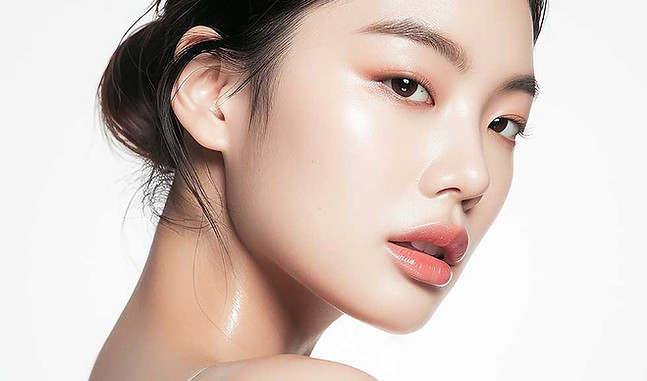 A woman with sharp jawline and chin that shows great appearance
