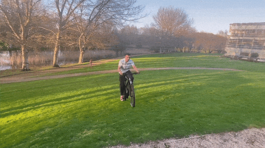 Ride up the hill with the powerful motor!