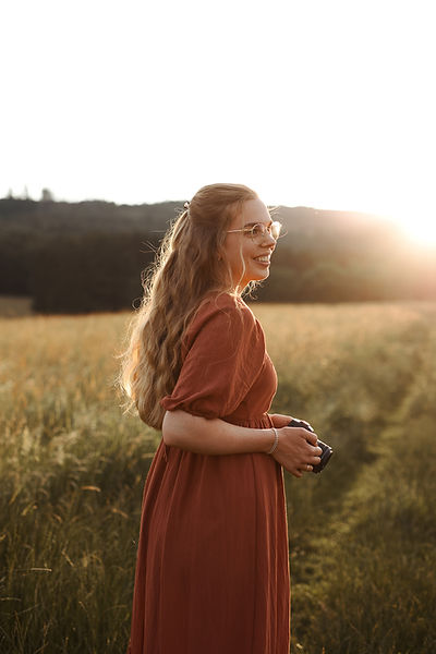 Fotografin im Sonnenuntergang