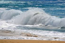 "Advierten riesgo en costas por fenómeno de mar de fondo"