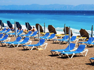 Grecia protegerá más de 250 playas prohibiendo hamacas y sombrillas de alquiler