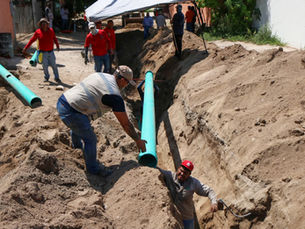 Renuevan red de agua potable y drenaje en la colonia Roma de La Paz