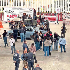 CNTE bloquea garita más transitada del mundo