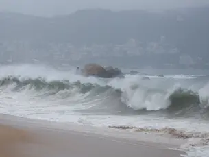 La tormenta tropical Boris tocó tierra en México la madrugada de este martes