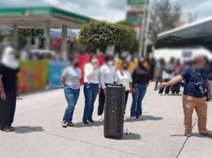 Normalistas bloquean la Autopista del Sol