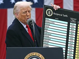 Tribunal bloquea arancel global del 10 % impuesto por Trump