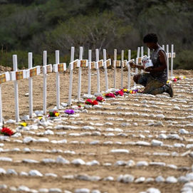 Más de 150 cuerpos son enterrados sin identificar en Venezuela tras terremotos