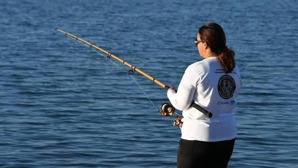 Playa El Sargento recibirá el Primer Torneo de Pesca de Orilla para mujeres" Marea Violeta"