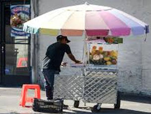 Tras las lluvias suspenden de manera temporal venta de alimentos en zonas de La Paz afectadas por aguas residuales