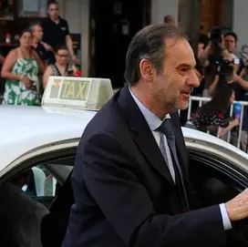 Condenan a 24 años de cárcel al exministro del PSOE por "caso mascarillas" en España