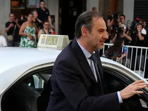 Condenan a 24 años de cárcel al exministro del PSOE por "caso mascarillas" en España