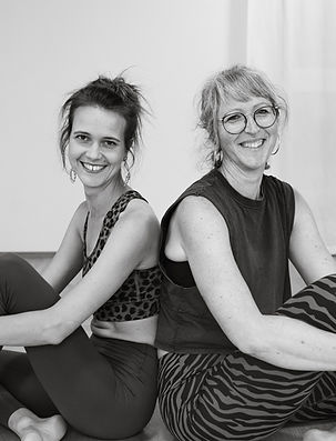 Sara und Sophie sw.JPG