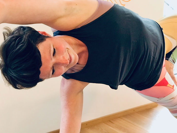 portrait sideplank xx.jpeg
