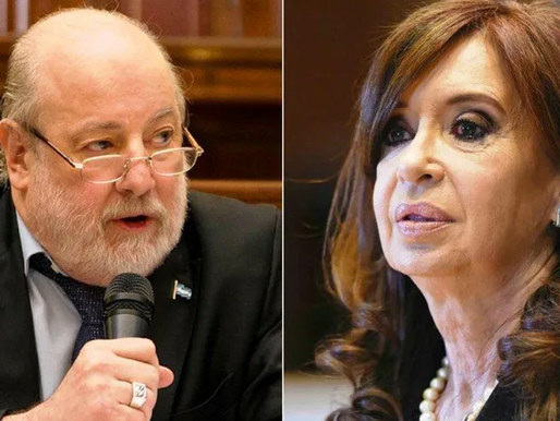 Al margen de la campaña, Cristina busca blindar su impunidad