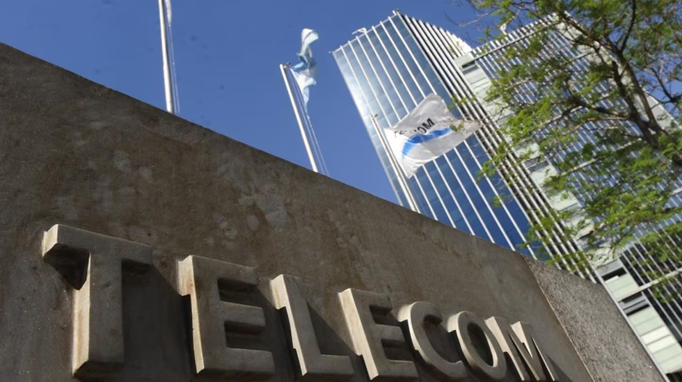 El Gobierno aprobó con condiciones la fusión entre Telecom y Telefónica