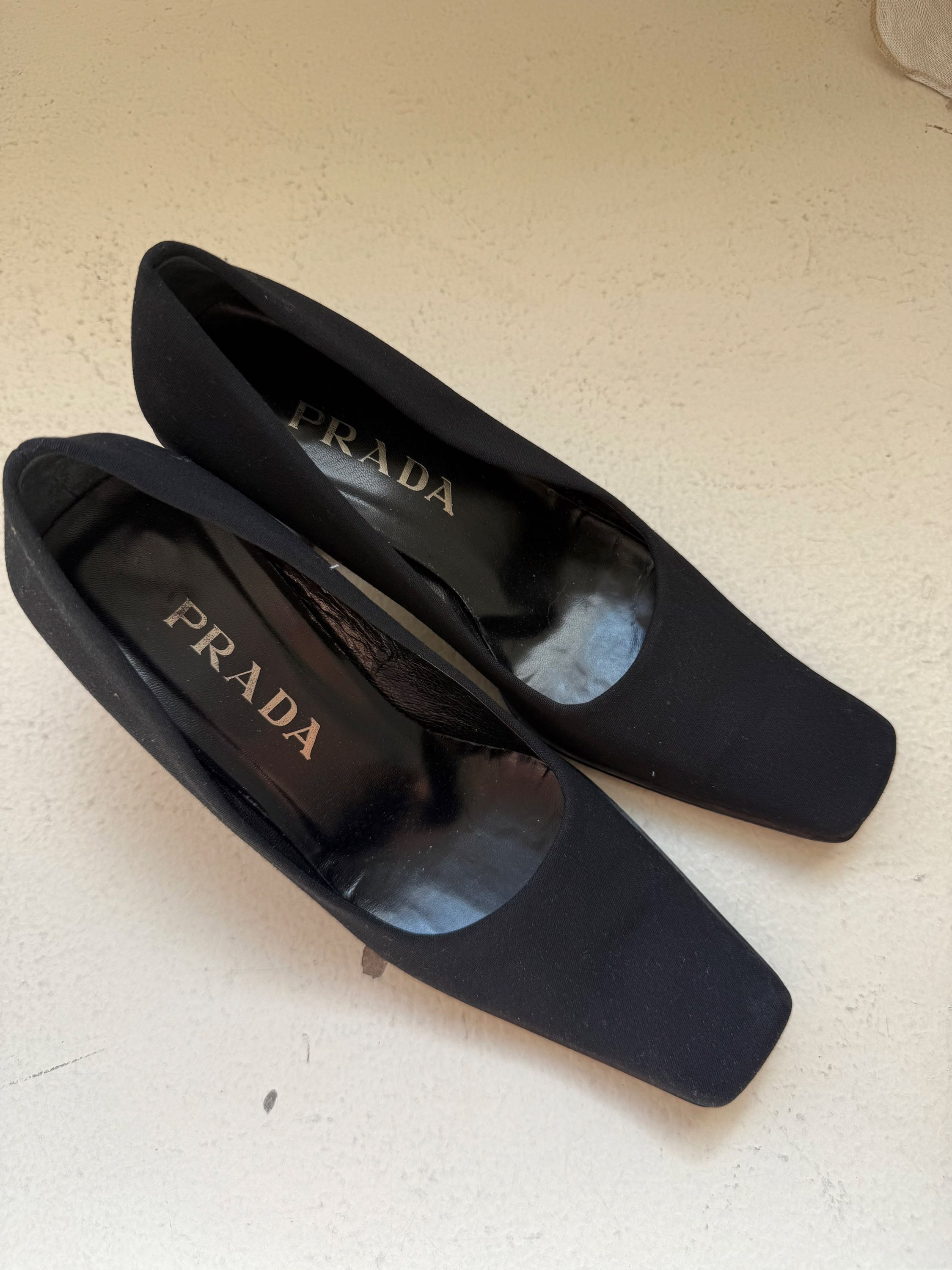 Prada Vero Cuoio 90's Pump Sz 37