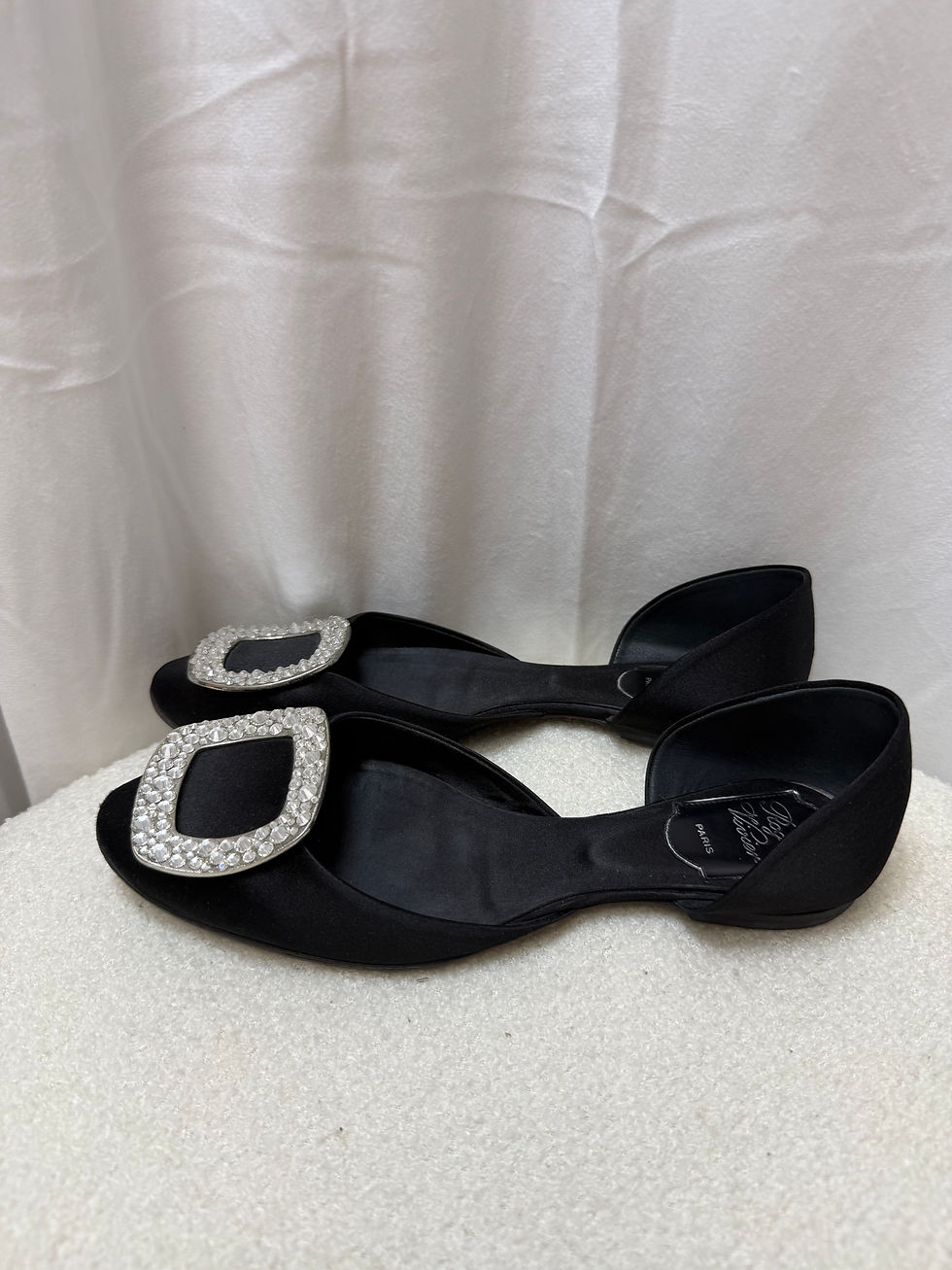 Thumbnail: Roger Vivier black satin ballet flats sz 36