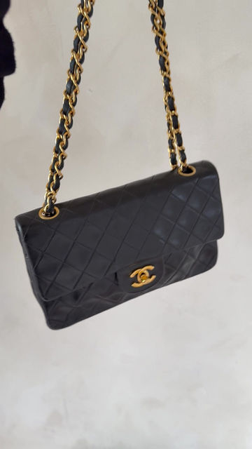 Thumbnail: CHANEL Vintage Classic Double Flap GHW