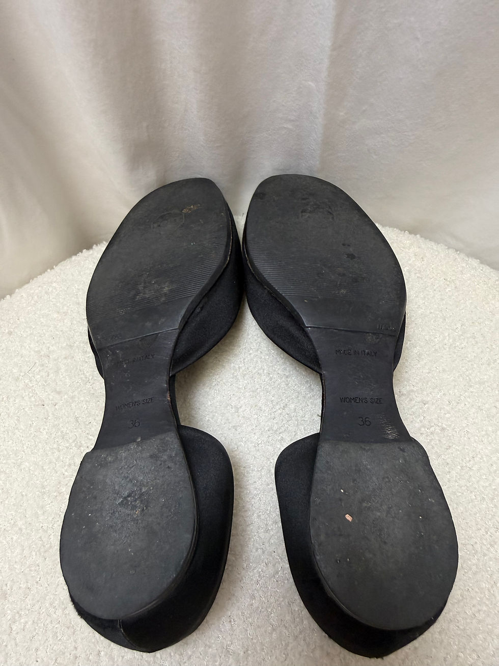 Thumbnail: Roger Vivier black satin ballet flats sz 36