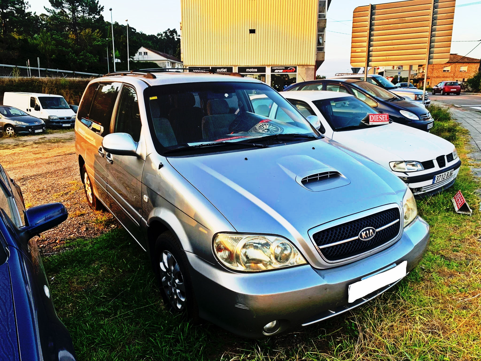 KIA CARNIVAL