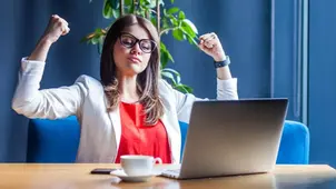 How Gen-Z Professionals Can Navigate A Side Gig On Top Of A Day Job