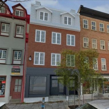 Vue panoramique de la boutique MineralCharm dans le Vieux-Québec