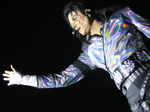 Rodrigo Teaser emociona o público em mais uma noite inesquecível em tributo a Michael Jackson