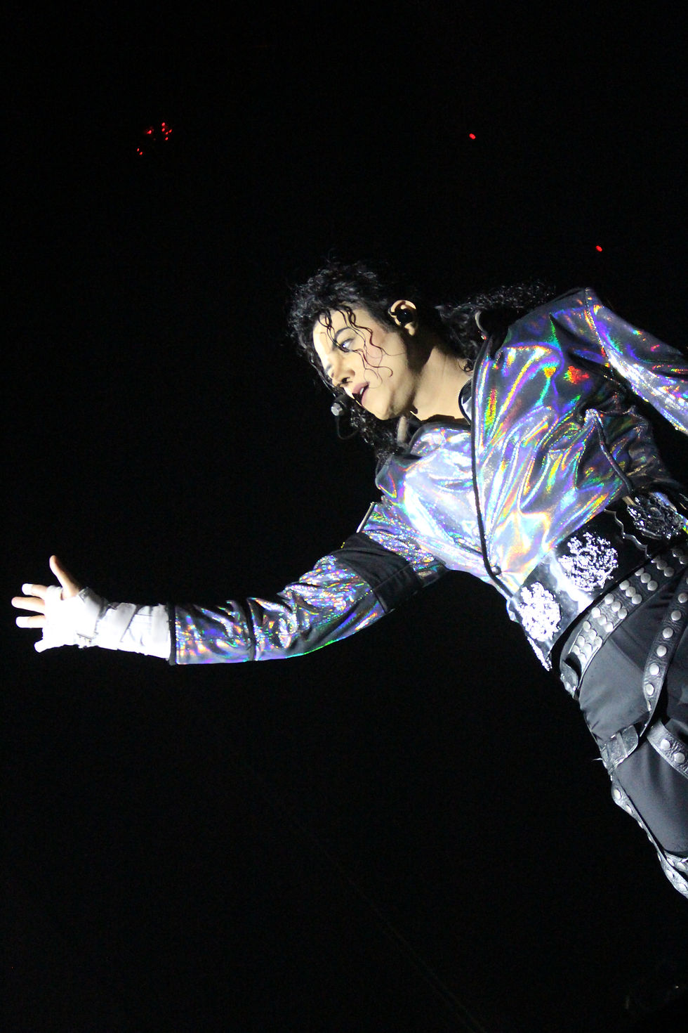 Rodrigo Teaser emociona o público em mais uma noite inesquecível em tributo a Michael Jackson