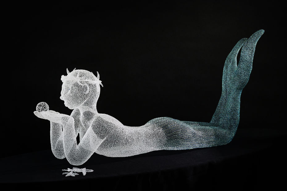 luminaire, sculpture, éclairage ambiance,  éclairage appoint, verre filé, reflets, Led 2W, étoiles, transparence, lumière. sirène, Cécile Habets Ateliers