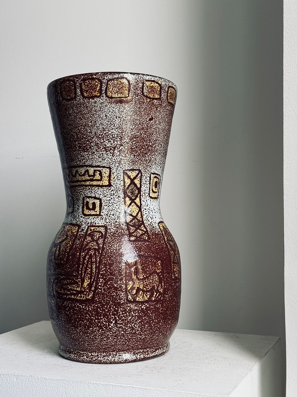 Miniature : Vase Accolay en céramique émaillée, hauteur 33 cm, production française du XXe siècle, pièce décorative moderniste