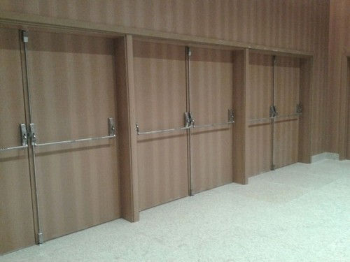 Porta Acústica Metálica com Madeira