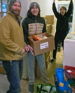 Volunteers put away groceries.