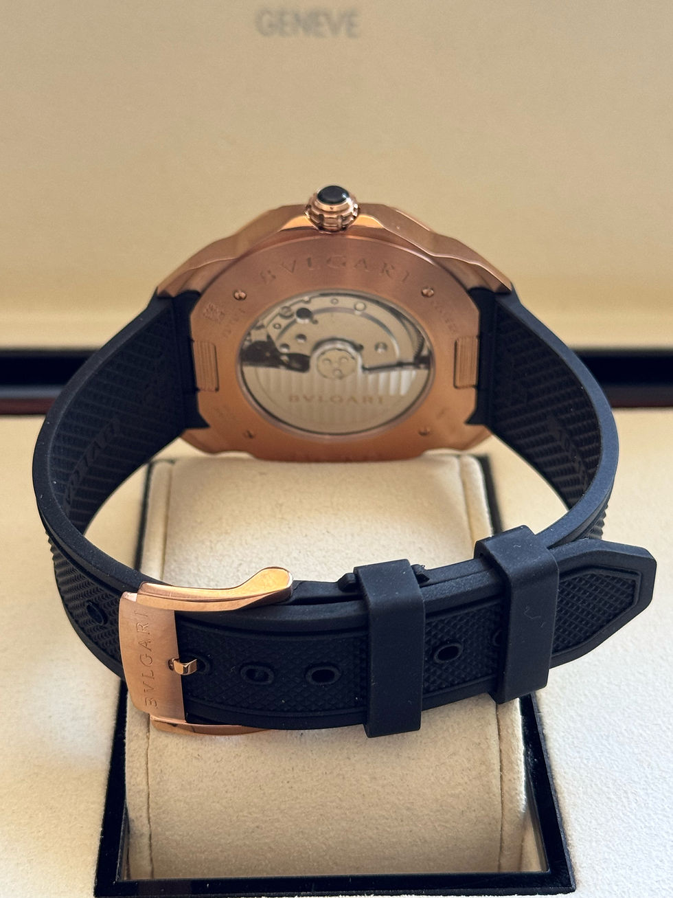 Miniatura: BVLGARI OCTO ROSE BRANCO – RÉPLICA DE LUXO CONTEMPORÂNEA