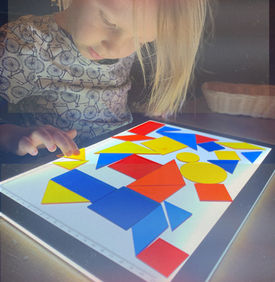 Light board transparent shapes Reggio