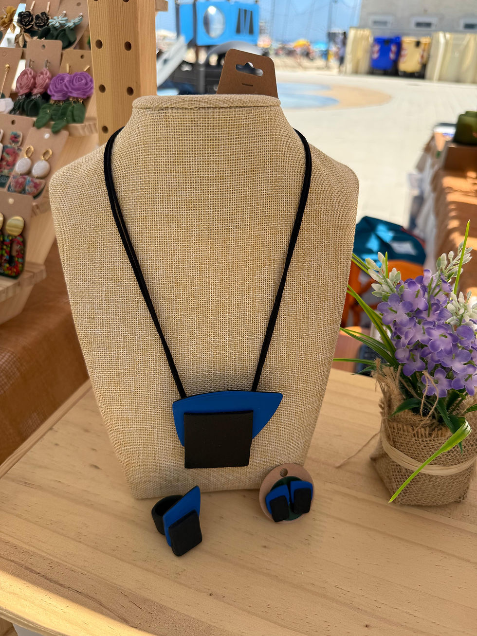 Collana e set di anelli blu e neri Creazioni Cleidis