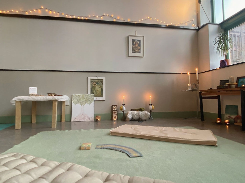 yoga ruimte met rustige sfeer bij ella gaia