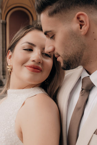 Verlobung Fotograf in der nähe. München Fotoshoot Standesamt. Sofiia Polishchuk. Engagement photoshoot in Munich. Schwabing.