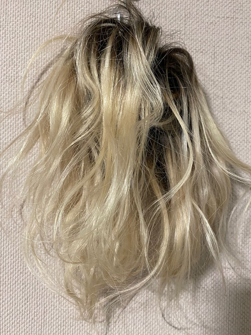 Thumbnail: 100% Human hair blonde ombré from black to bleach blonde 